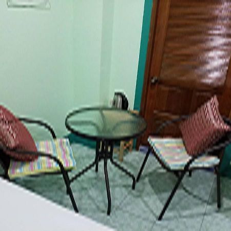 Rung Tawan Hostel Pantai Kata Bagian luar foto